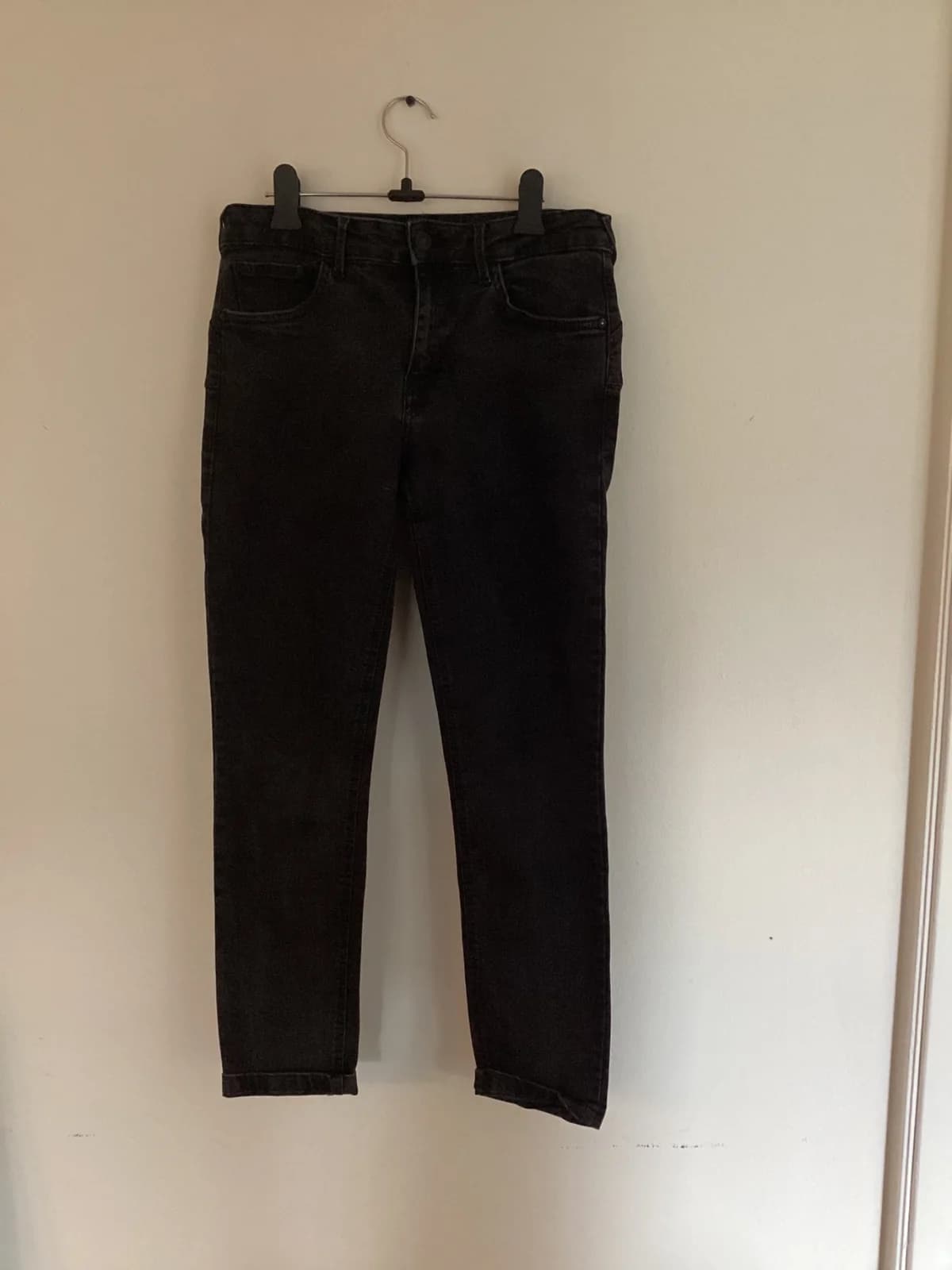 Jeans negros básicos — foto 1