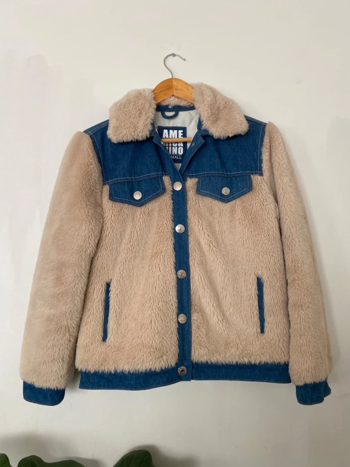 Usado por Mila Astorga, Chaqueta peludita , talla XS