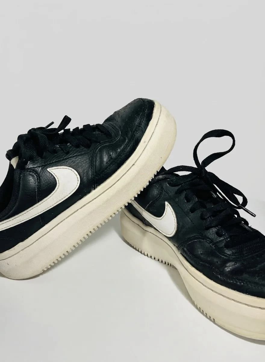 Usado por Florencia Acosta breschi, Zapatillas Nike negras con plataforma , talla 37-38