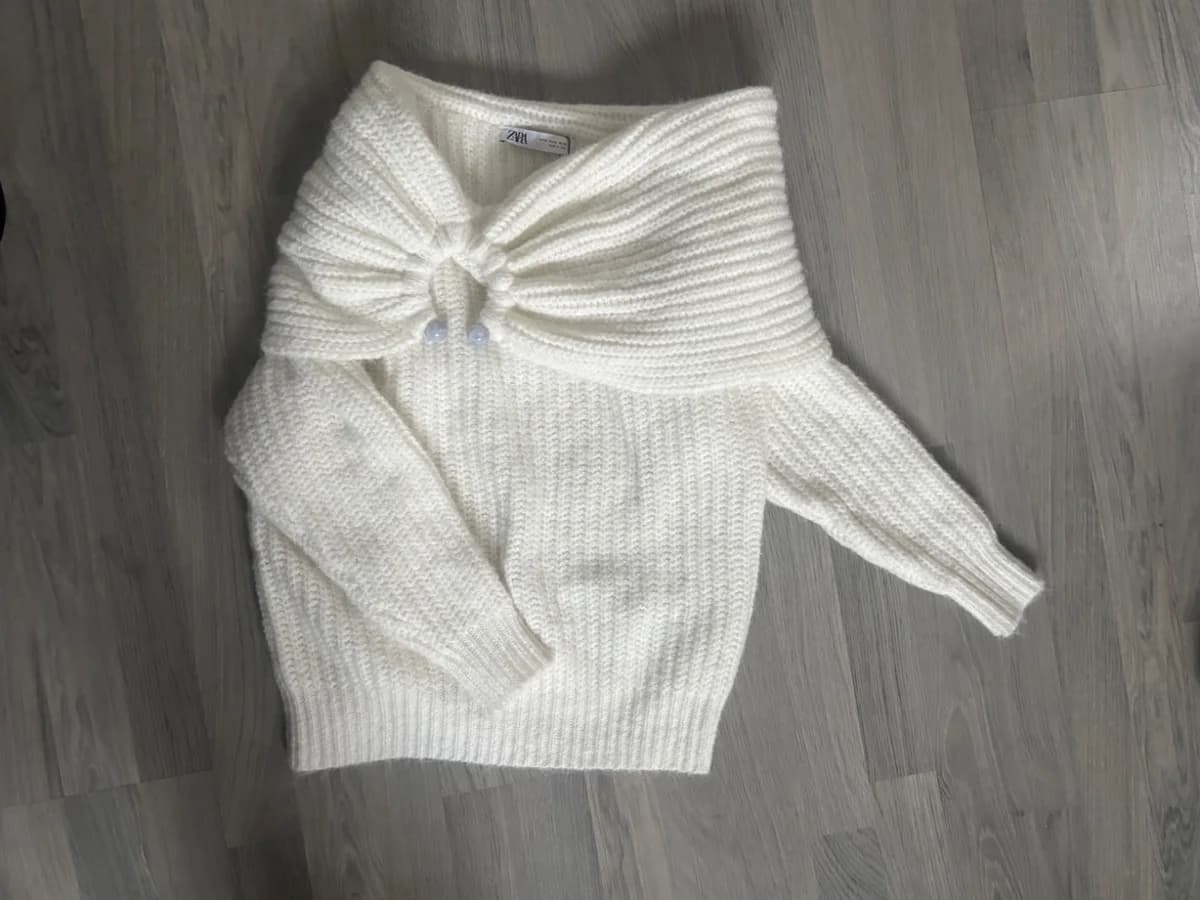 Usado por sofia albornoz , sweater off shoulder, talla M