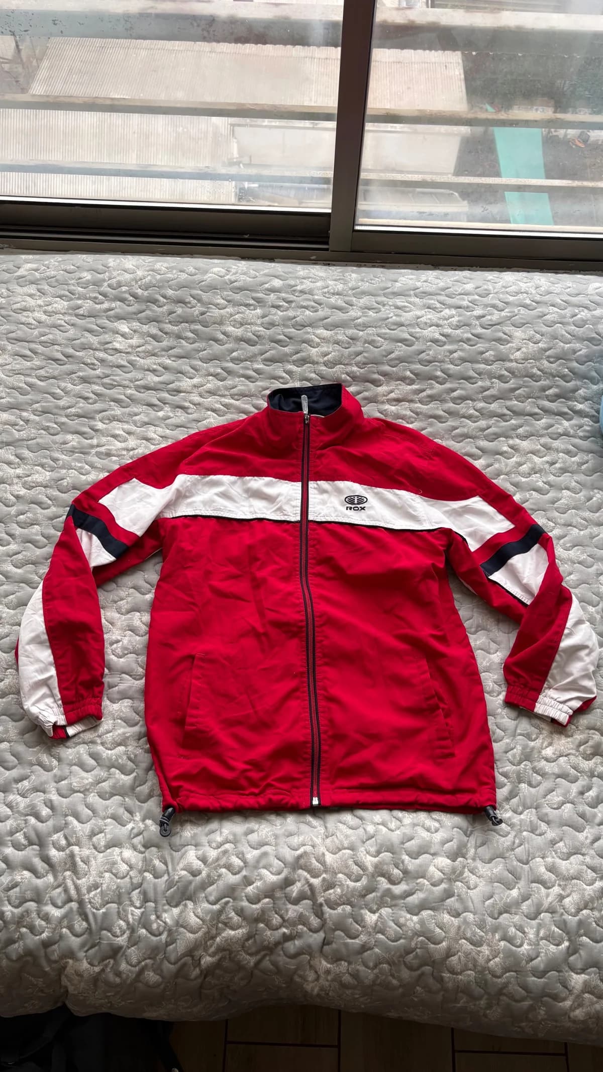 Usado por Sofia Villegas, Cortavientos Rojo , talla S