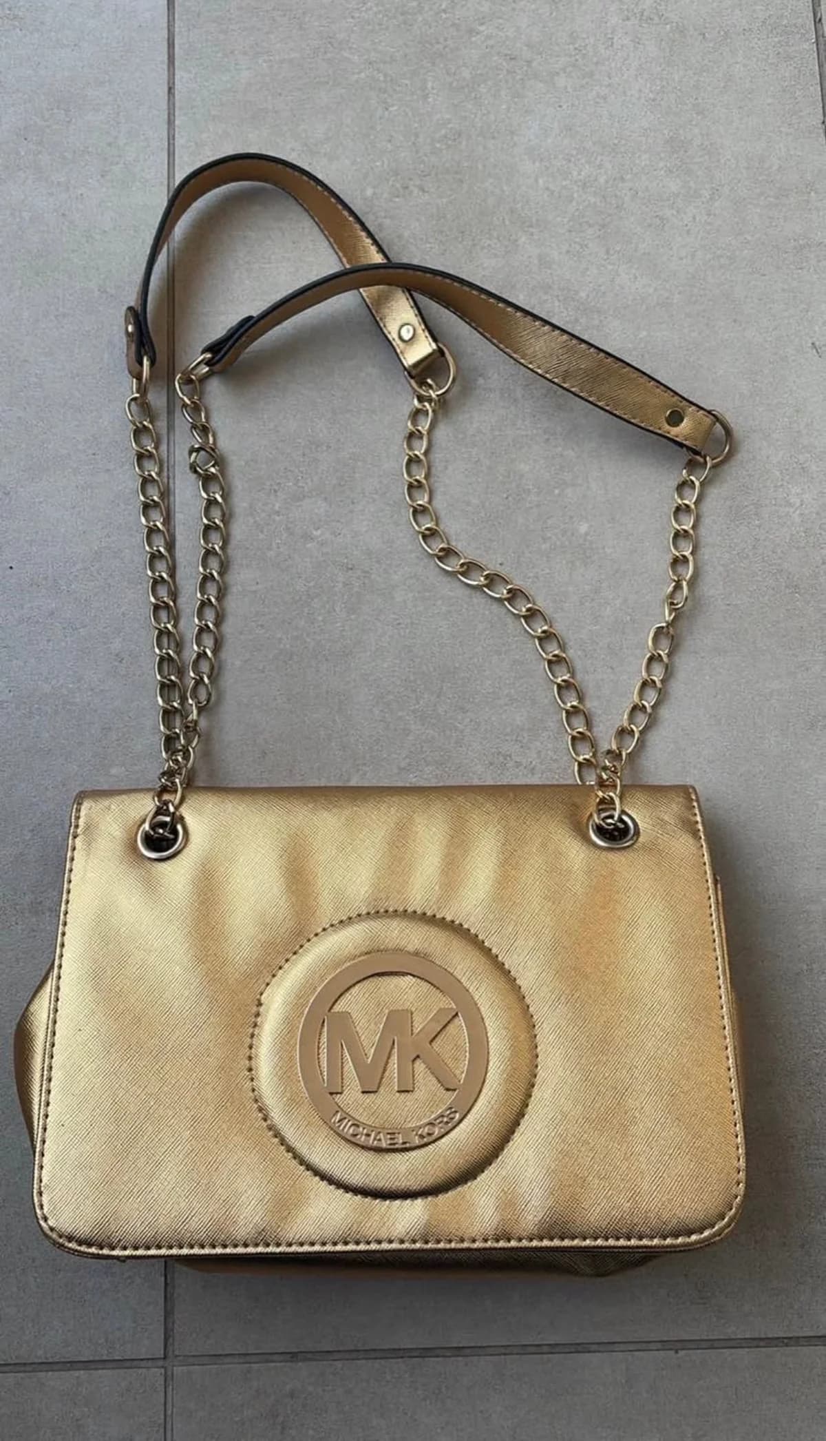 Usado por Josefa Wood, MK cartera usada