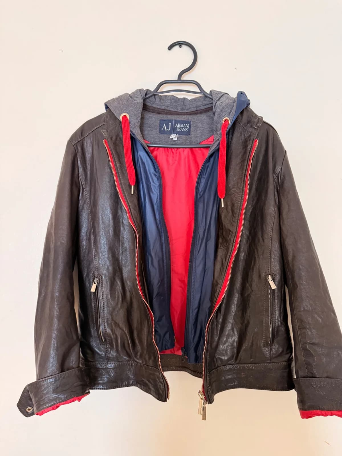 Usado por Martina Bravo, Chaqueta cuero Armani , talla S/M