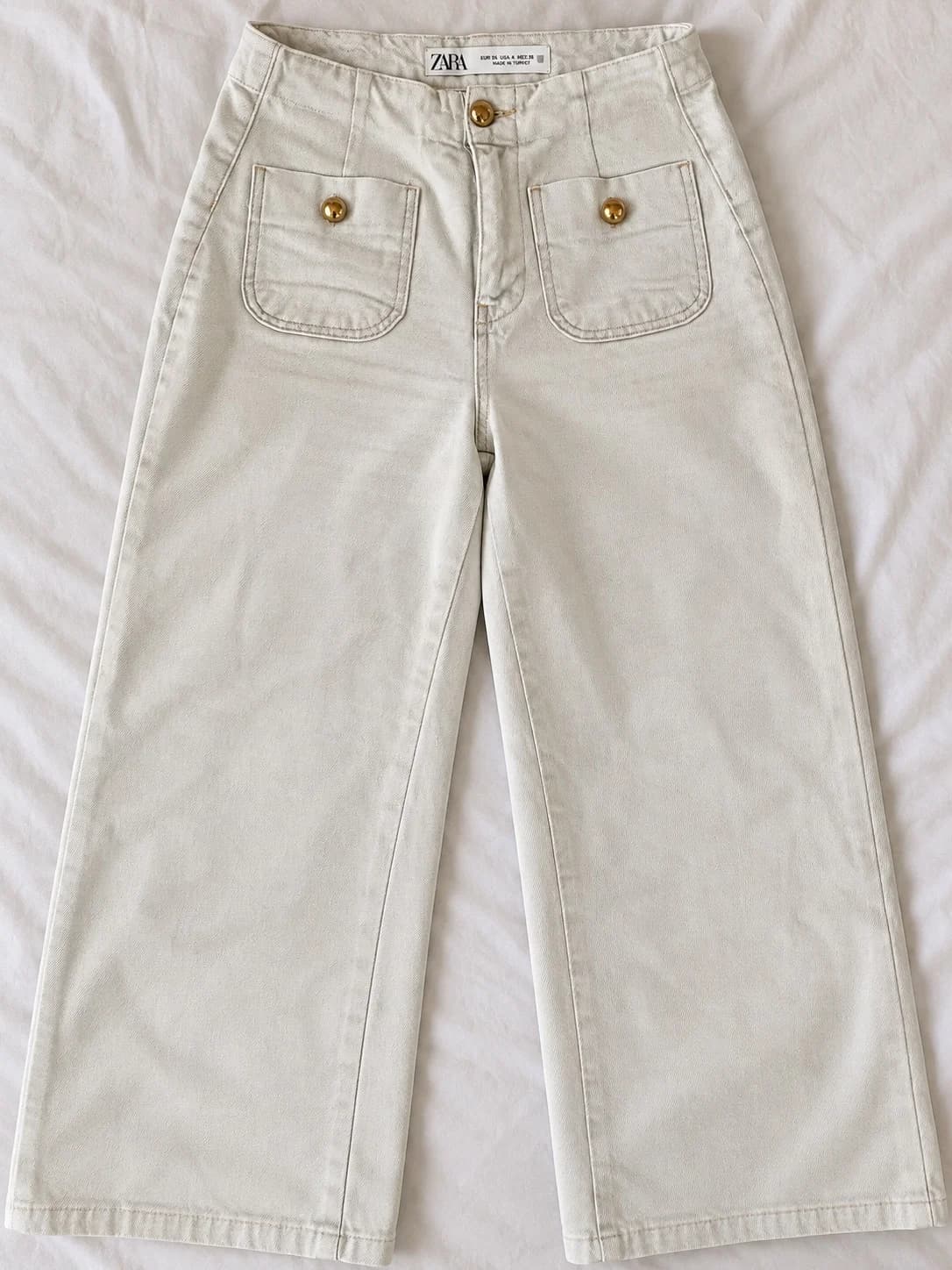 Jeans Zara tiro alto wide leg con botones — foto 1