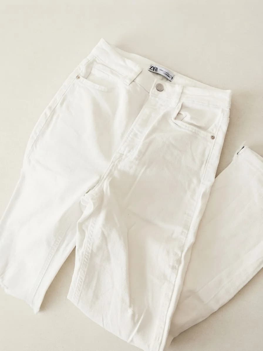 Jeans blancos Zara tiro alto — foto 1