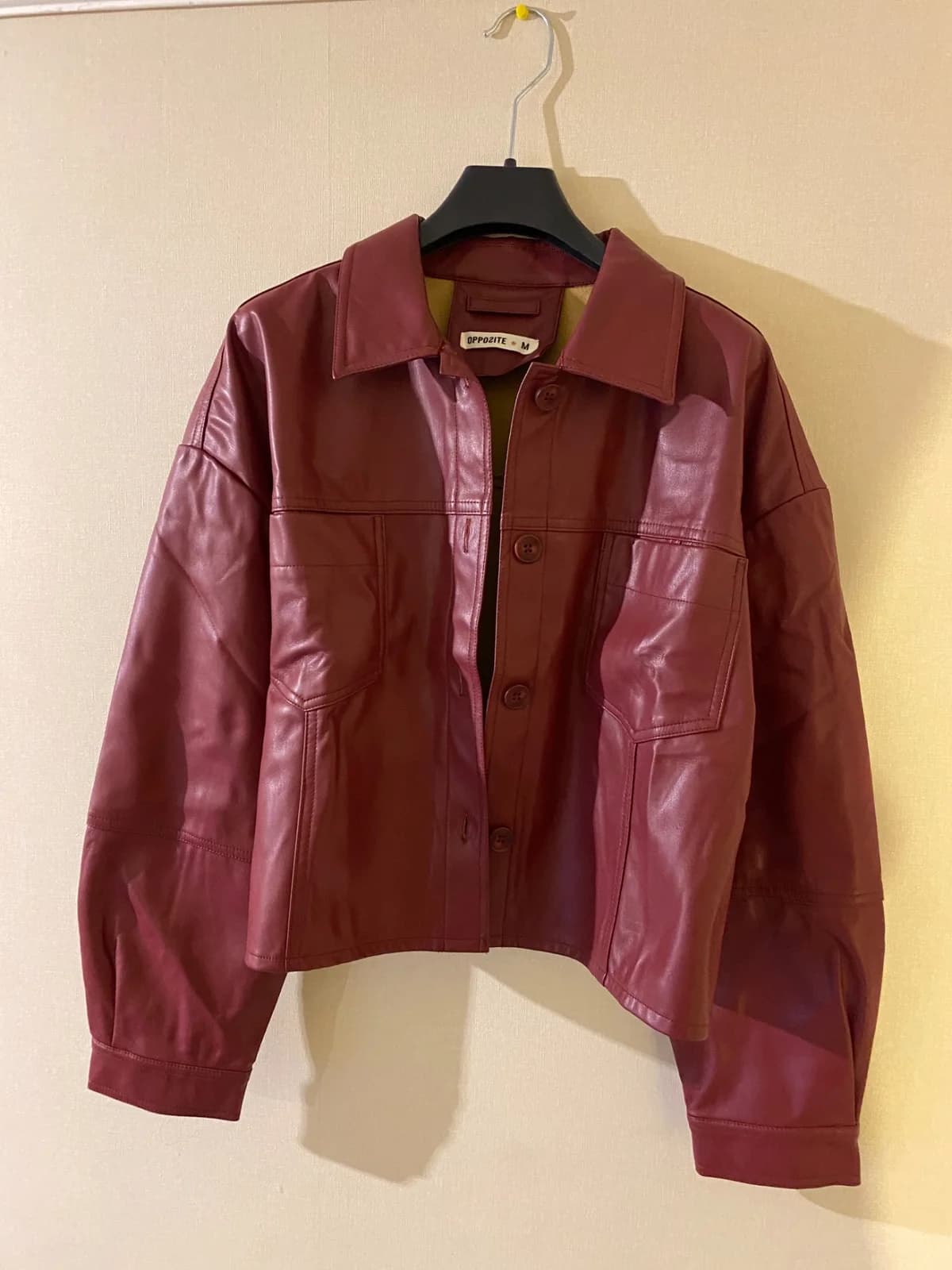 Usado por Andrea Urrutia, Chaqueta Burdeo Opposite, talla M