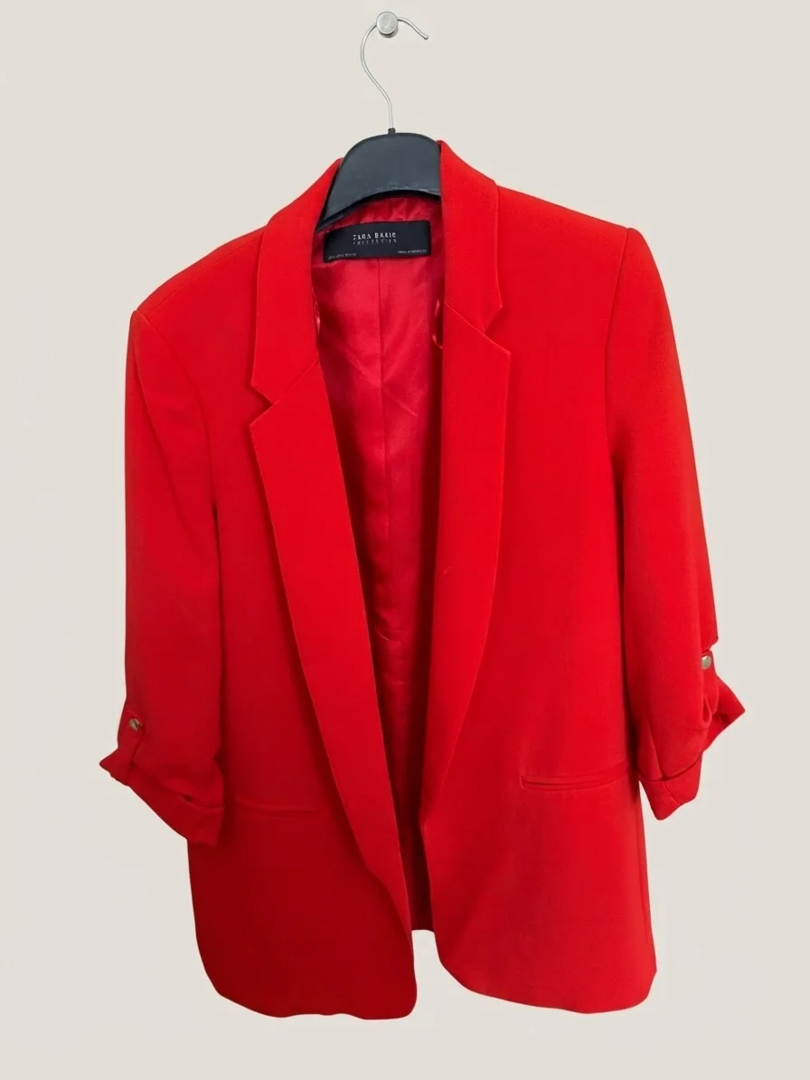 Usado por Krystell Quilaqueo Martínez, Blazer Zara Rojo, talla L