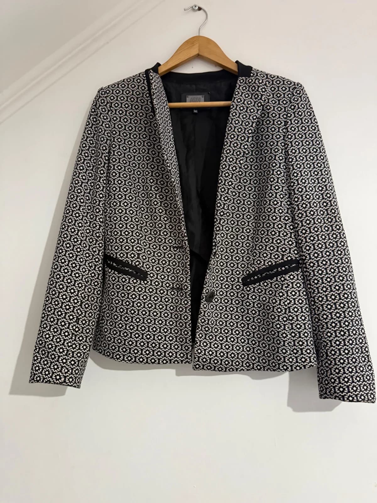 Usado por Anyela , Blazer diseño , talla 36