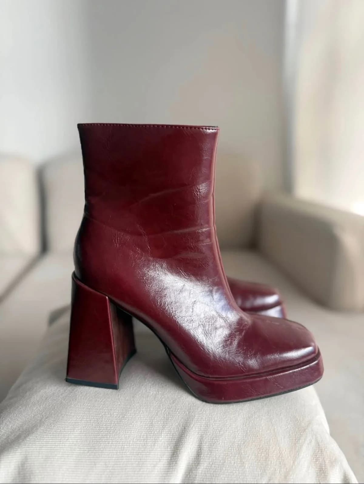 Usado por Candelaria Stanke , Zapatos burdeo 38, talla 38