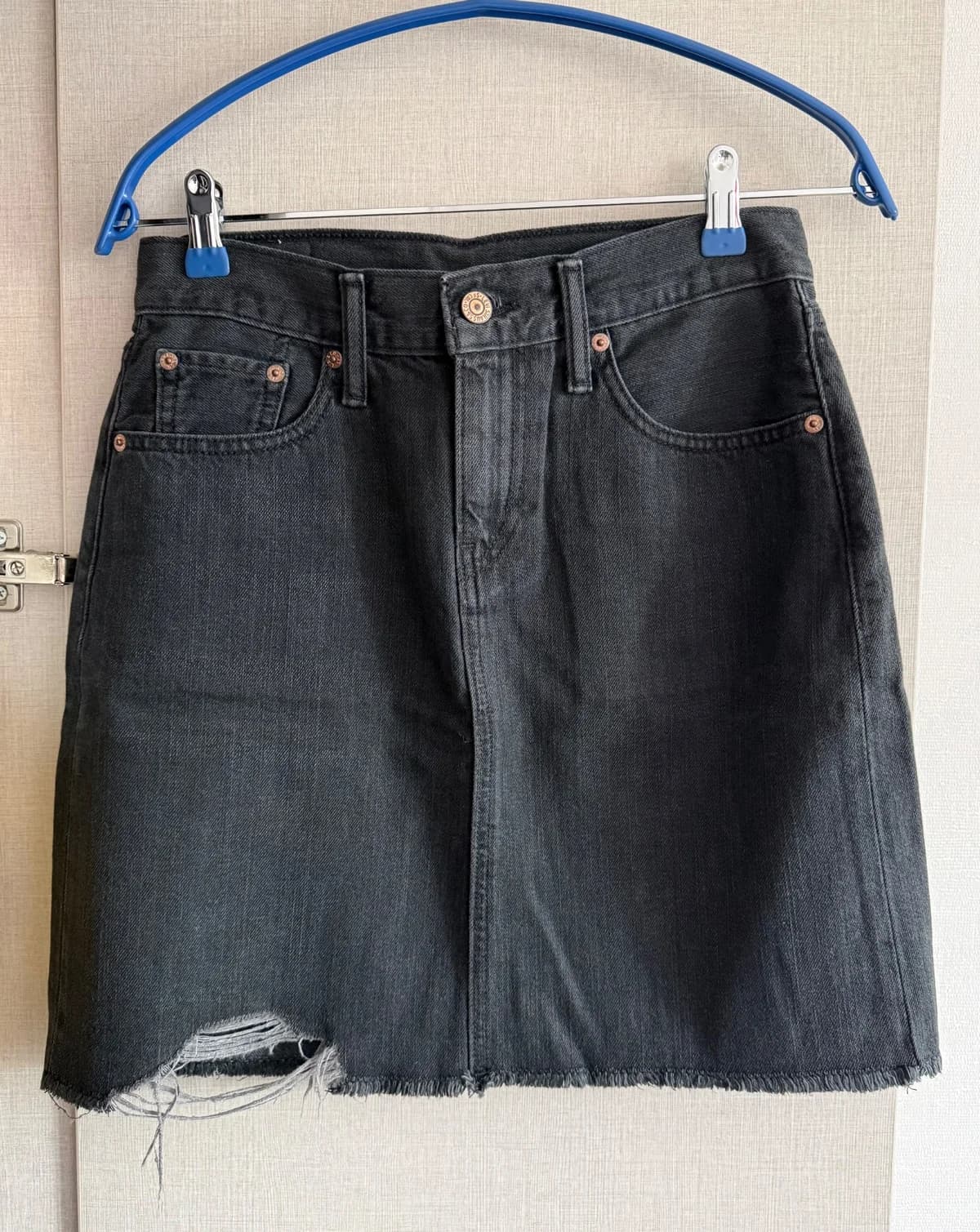 Usado por Celine Jarrett, Falda Levis, talla 25 / XS