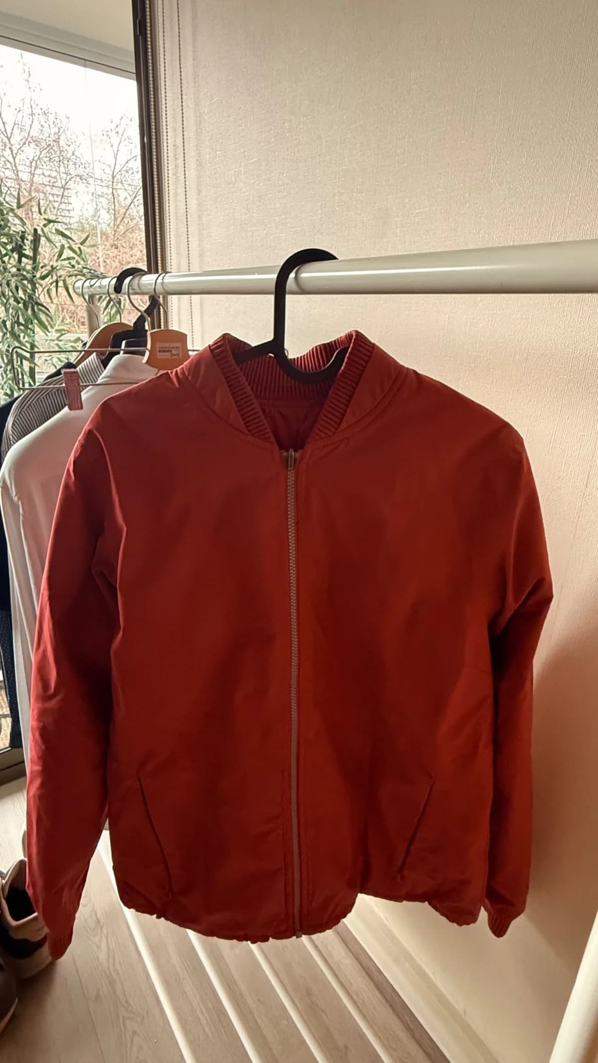 Usado por Valentina Yunissi Correa, Chaqueta reversible coral , talla S