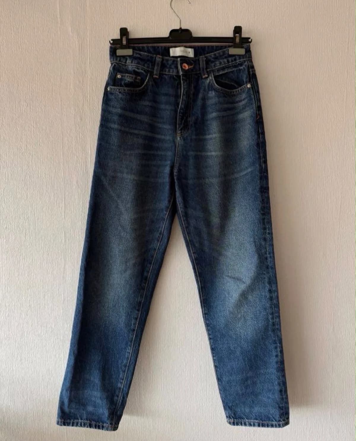 Jeans — foto 1