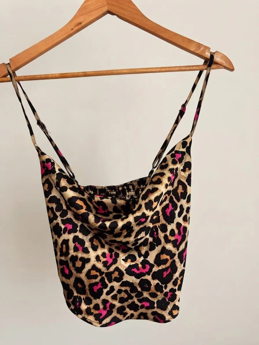 Usado por sofi molina, top animal print, talla xl