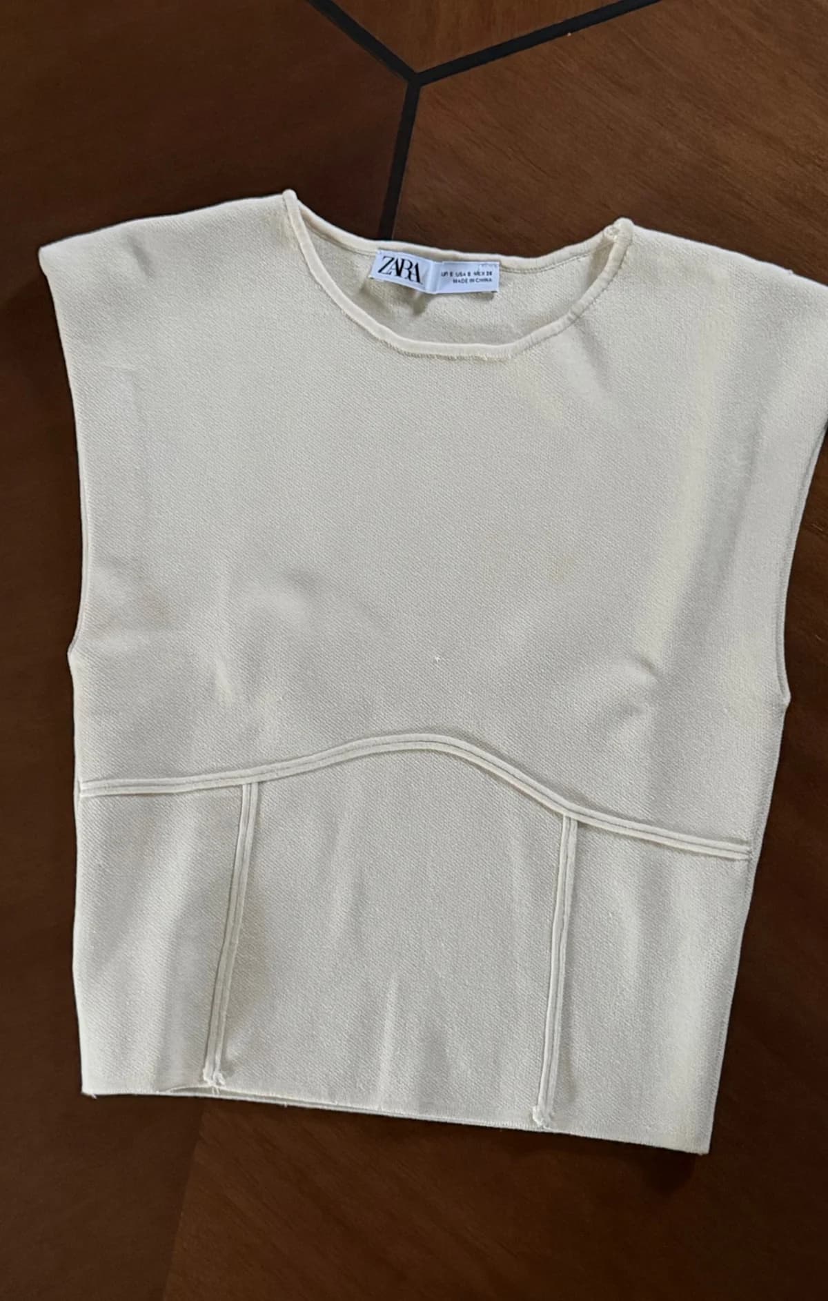 Usado por Isidora Parra, Top Tejido Zara, talla S