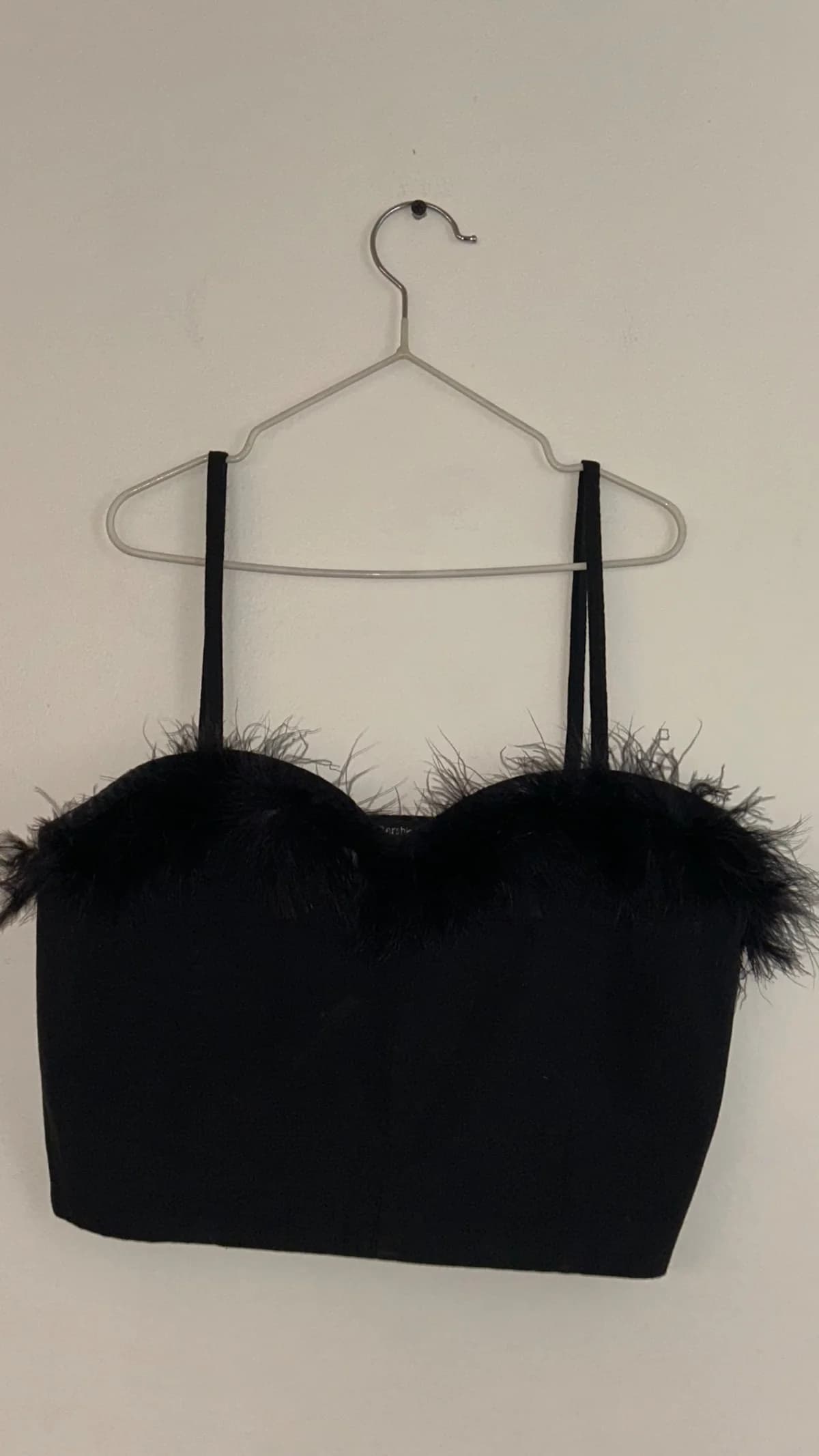 Top negro plumas