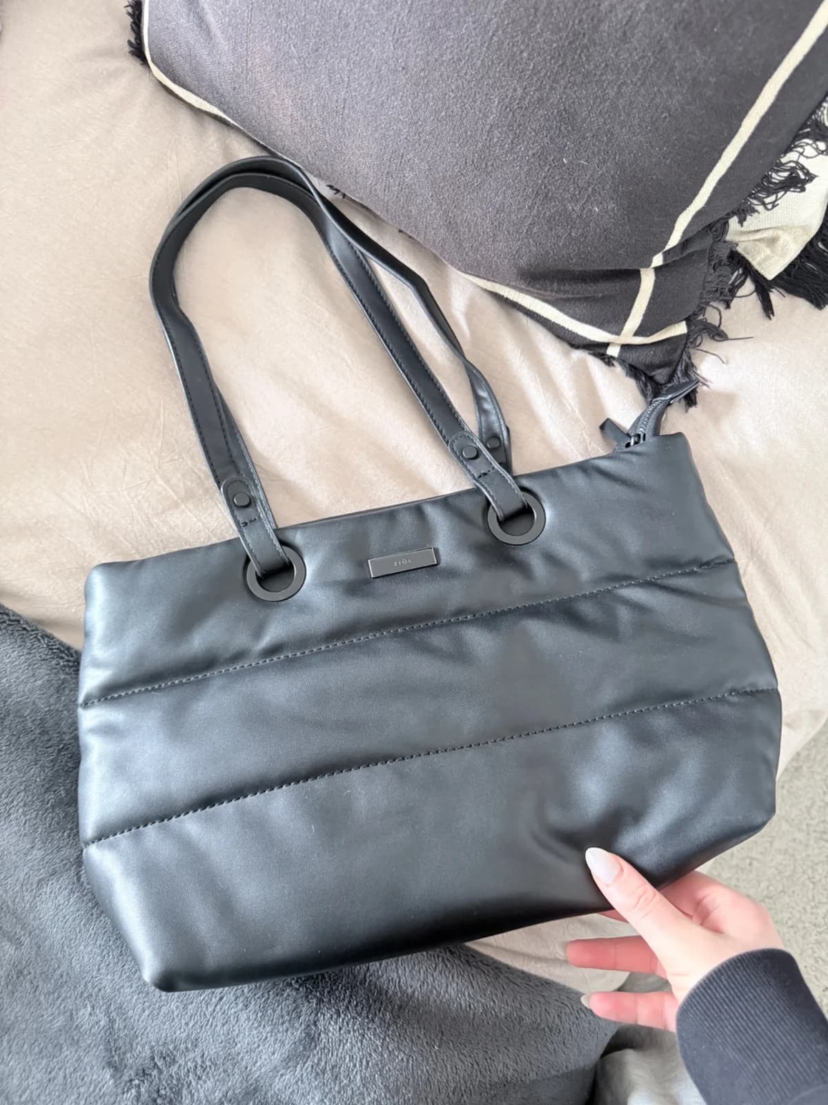 Usado por Tatiana Tscherebilo, Cartera