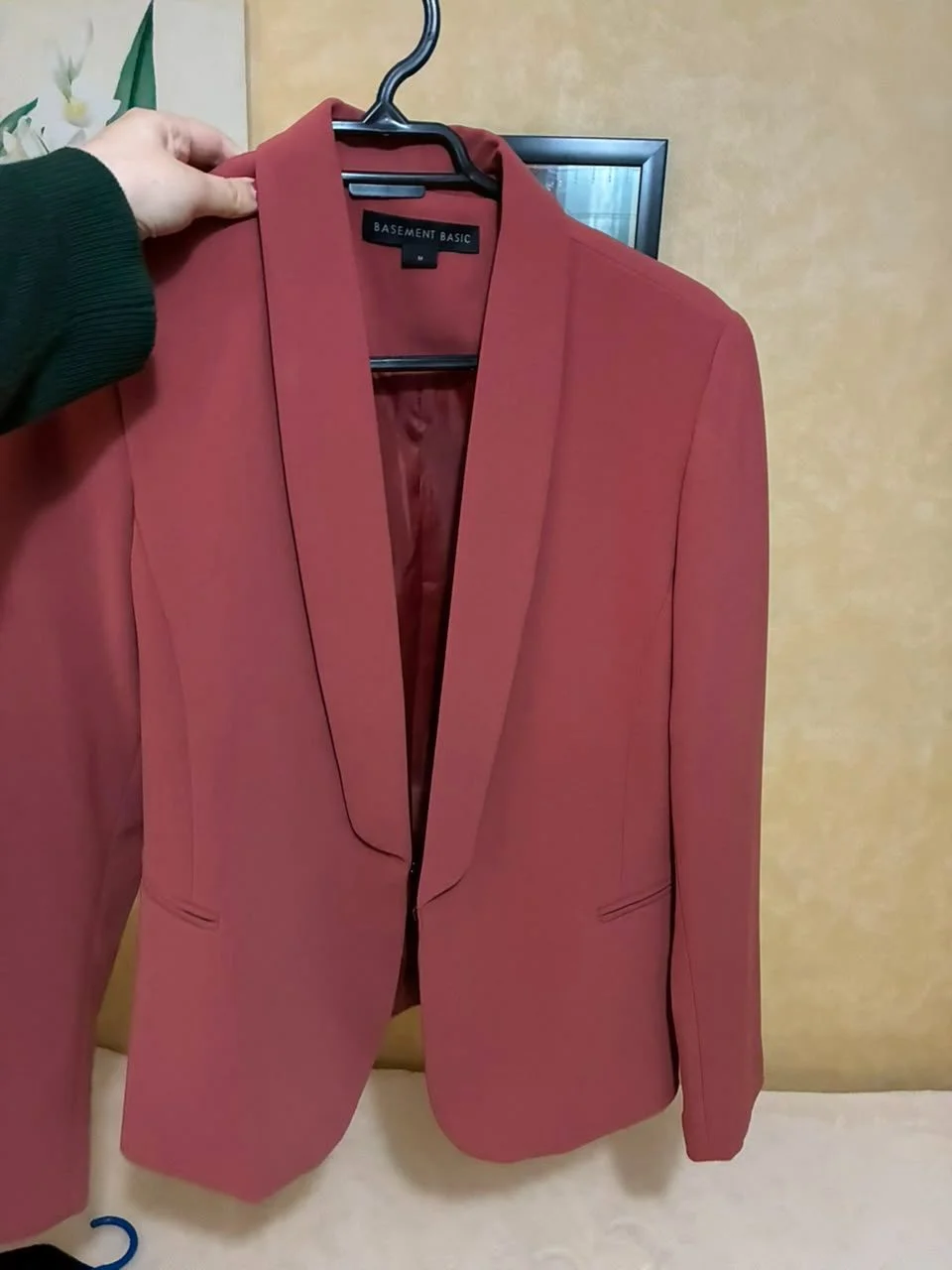 Usado por Emilia Victoria Chaves Bite, Blazer Basement, talla M