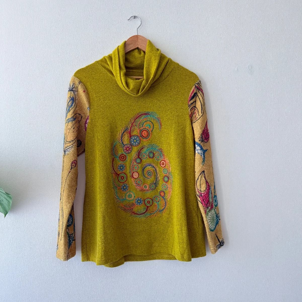 Usado por Cristina Bustos, Sweater liviano bordado talla M, talla M