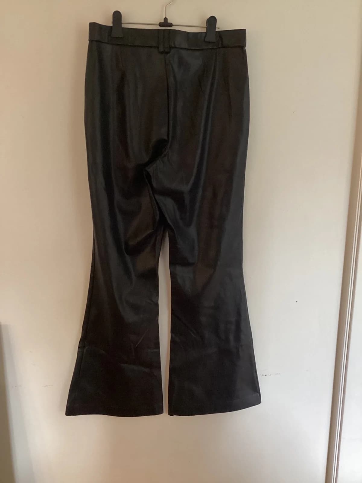 Usado por Colomba, Pantalón de cuero negro, talla L