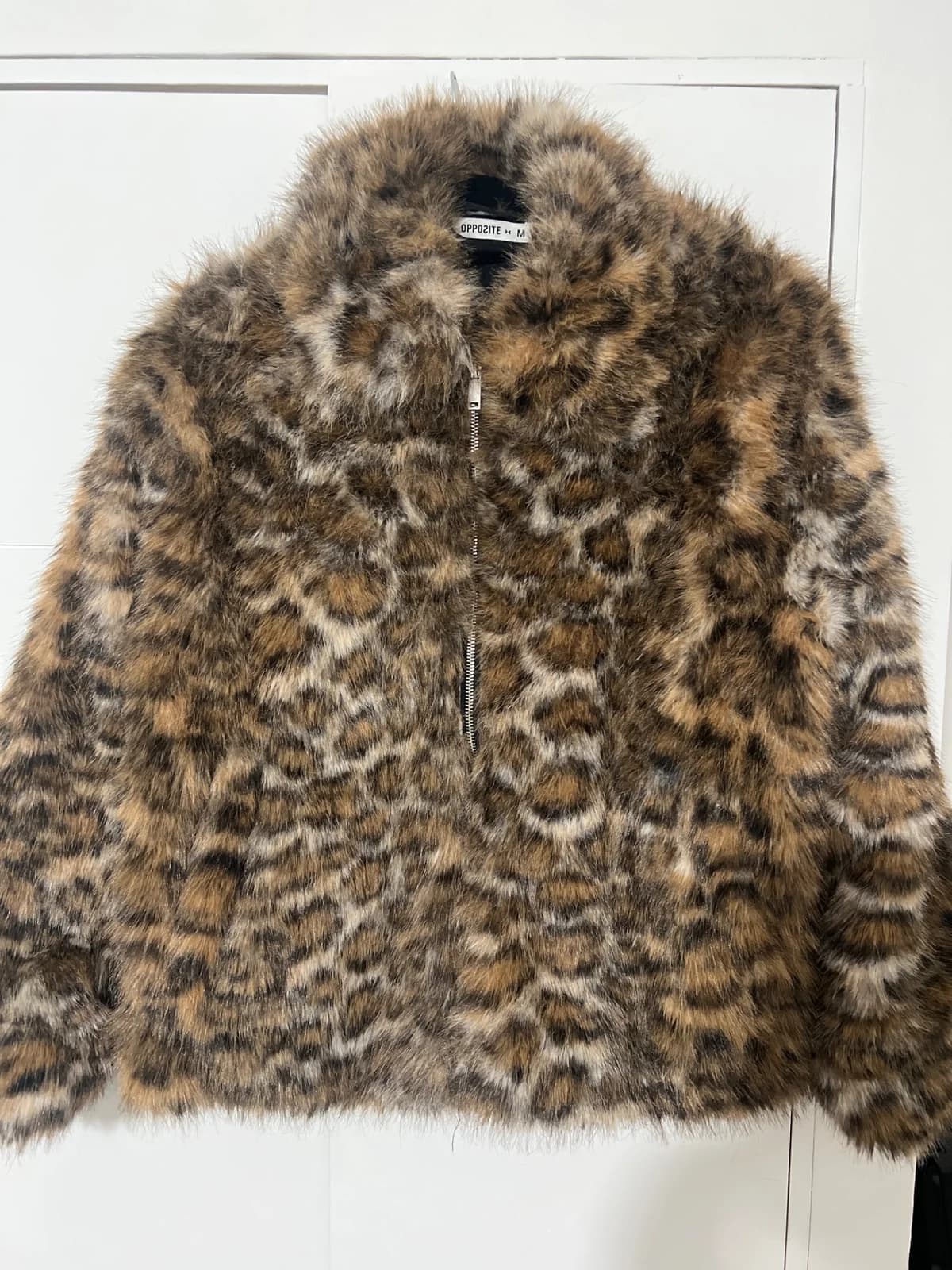 Usado por Lili Bascuñán , Abrigo peludo, talla M