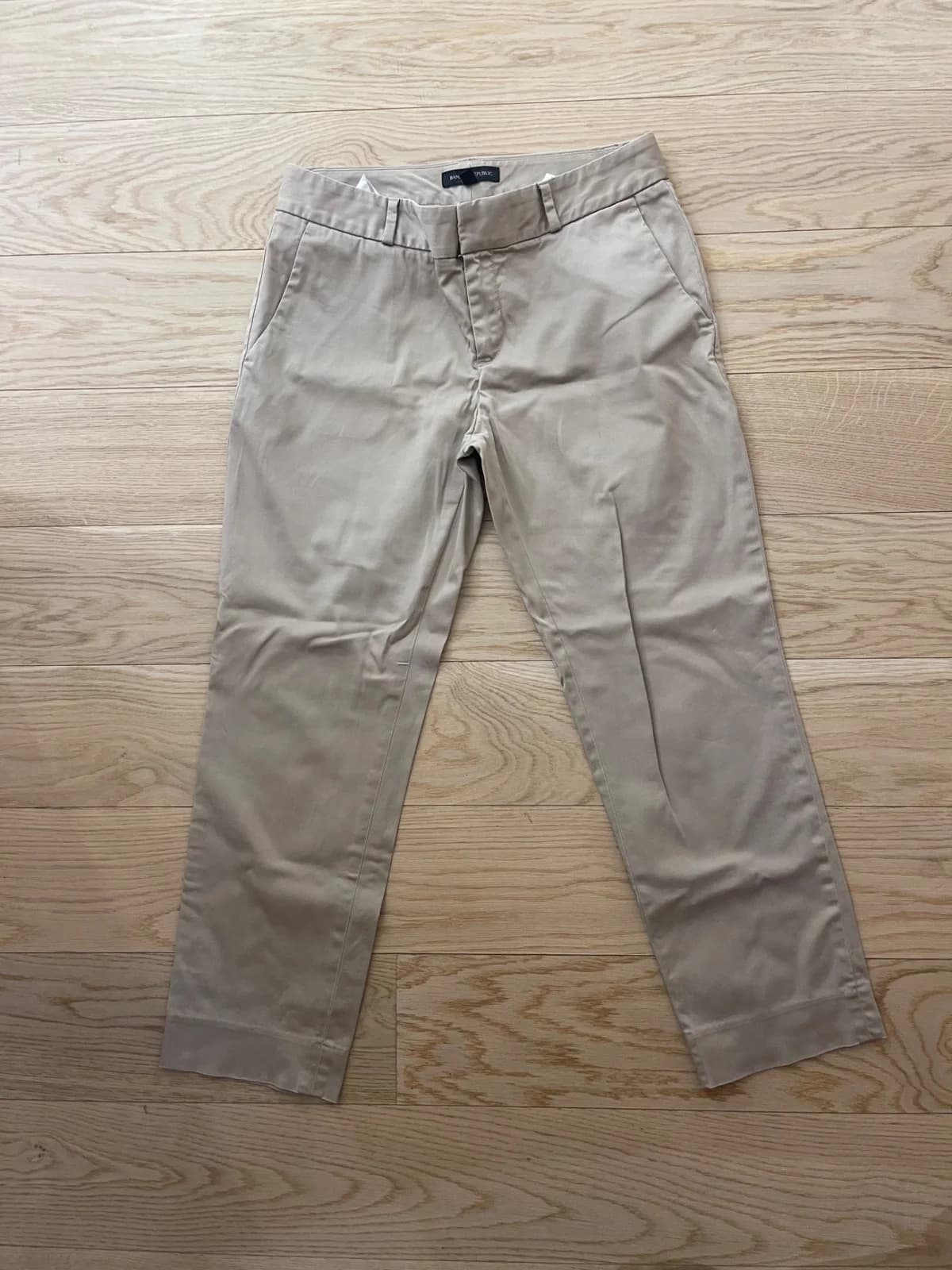 Usado por Francisca Engel, Pantalones de Vestir Beige Banana Republic, talla 4