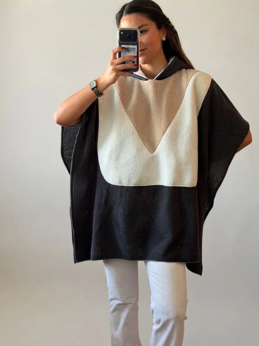 Usado por Sofia Millas , Poncho karyn coo , talla Unica