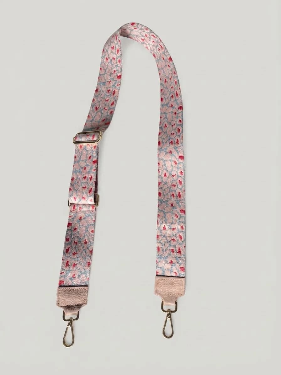 Usado por Monse Carmona, Strap Italia