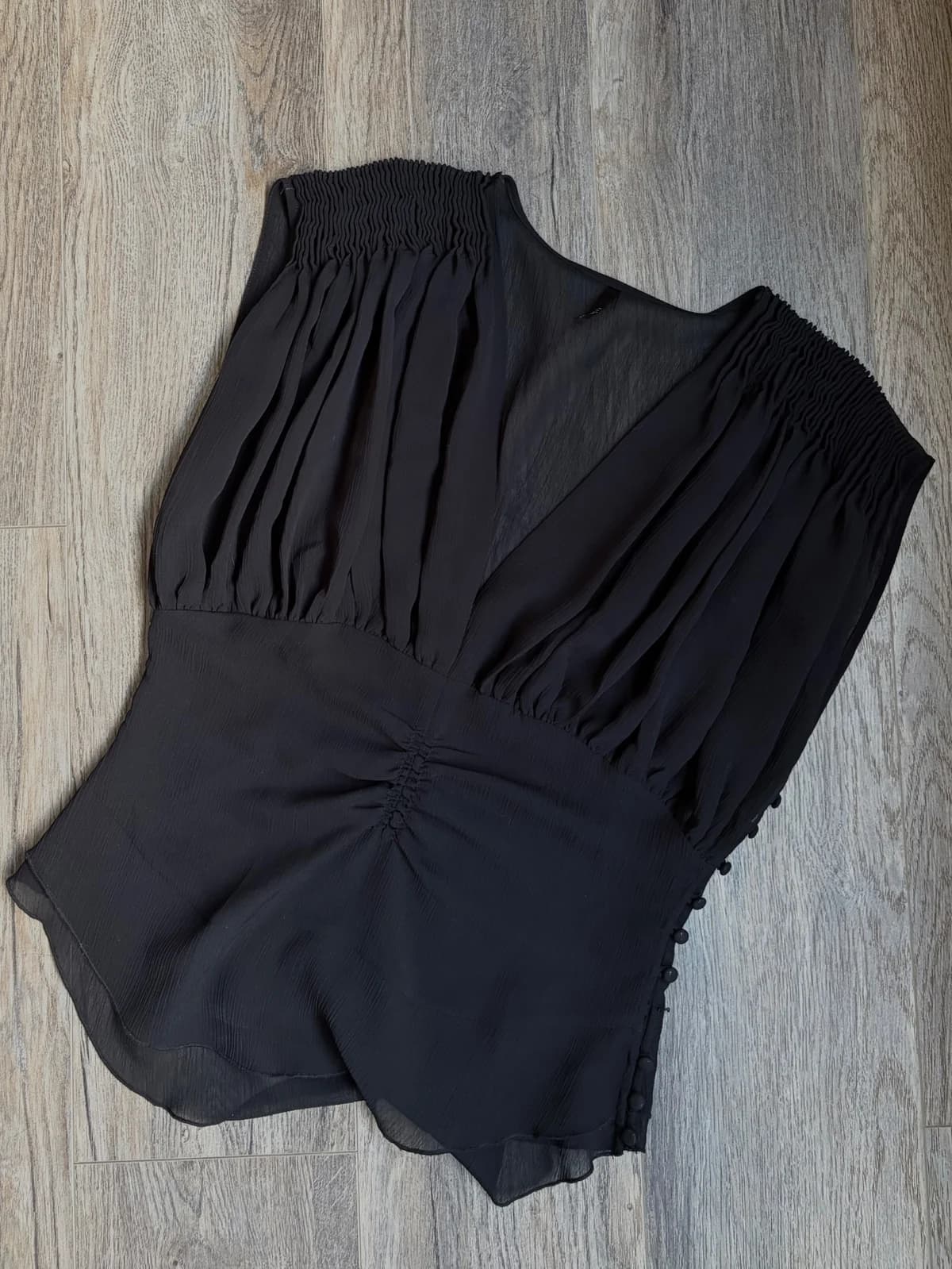 Blusa Traslúcida Negra