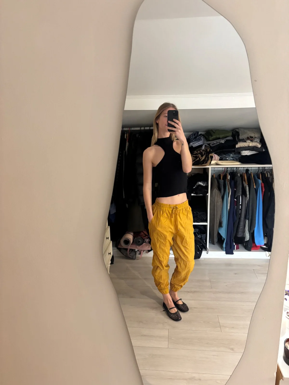 Usado por Blanca Egert, Pantalon mostaza sara , talla M