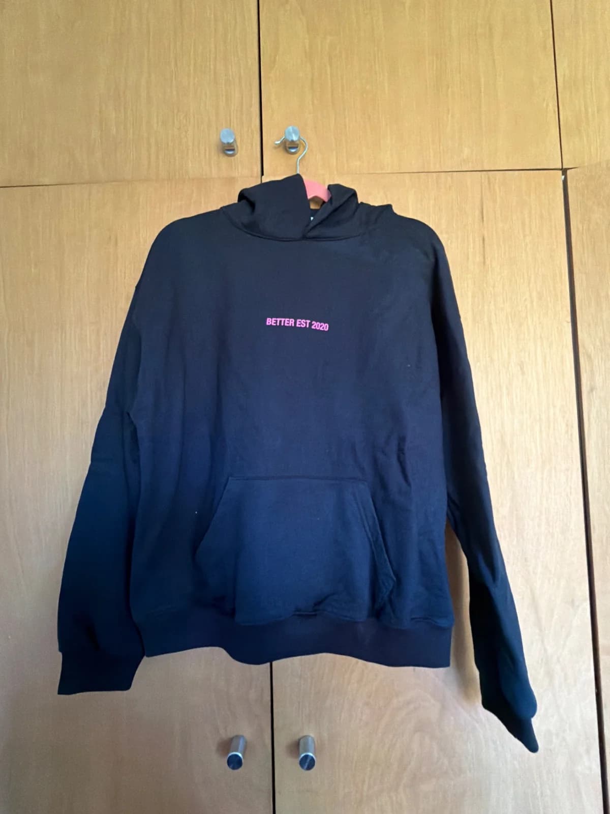 Usado por Isidora Sandoval, hoodie negro , talla m