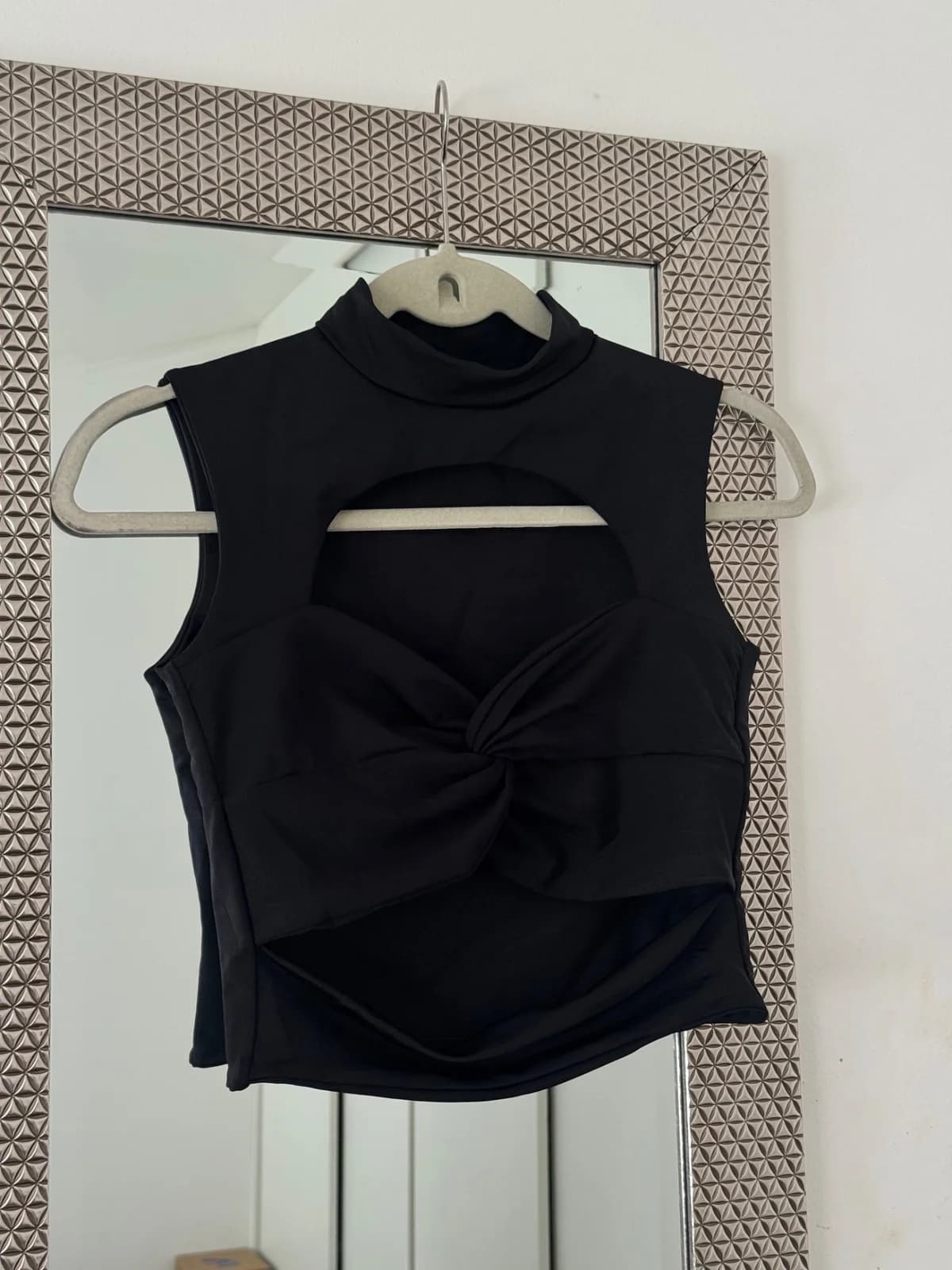 Usado por Scarleth Valentina Ruiz Soto, Top negro, talla S/M