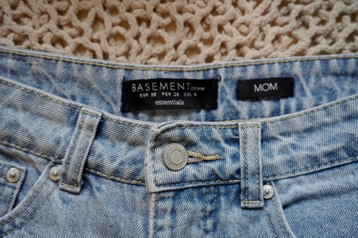 Mom jeans gastados — foto 1