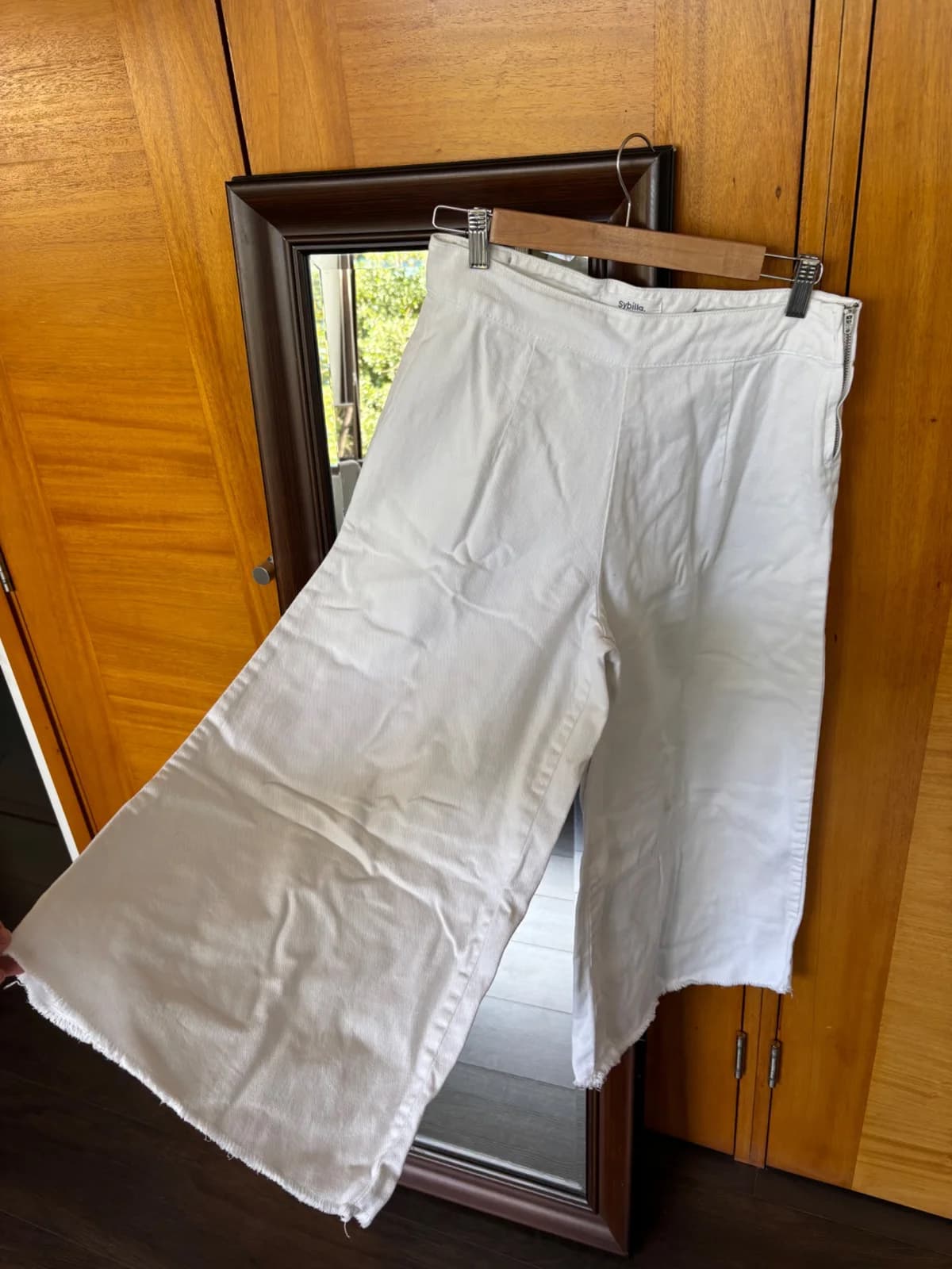Usado por Emilia Corvalan, Pantalón culotte blanco, talla 36