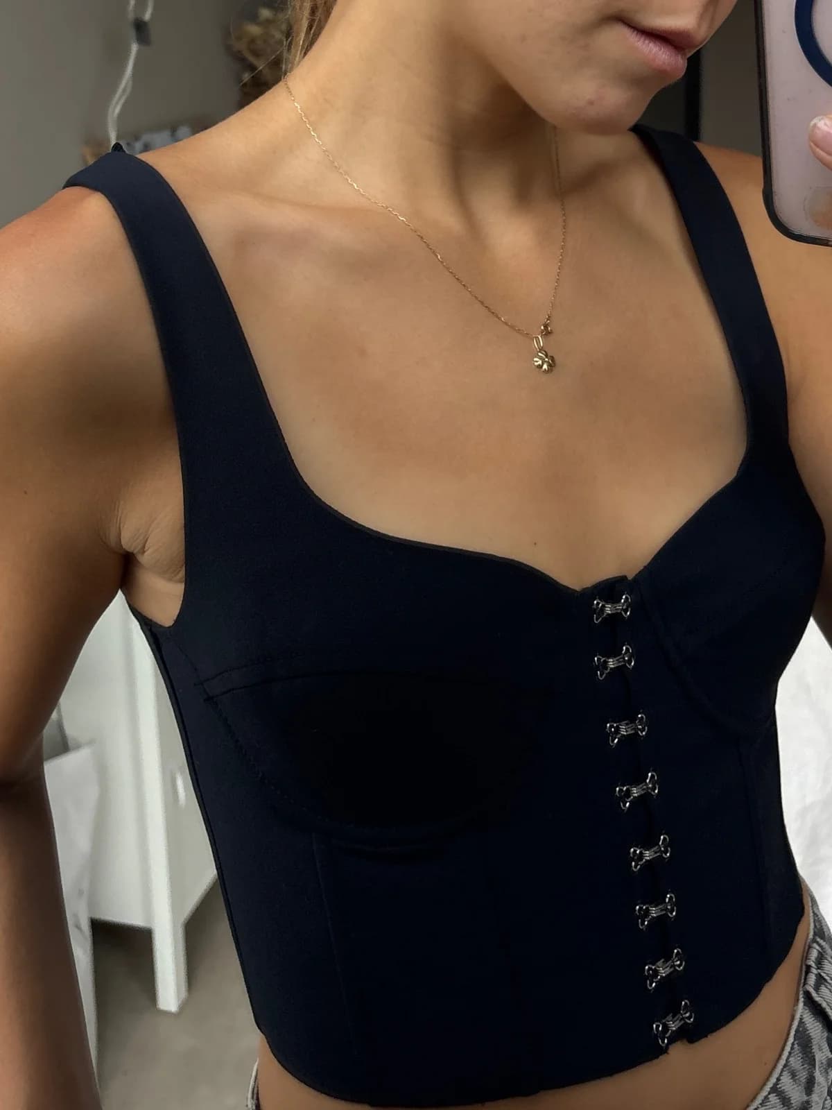 Usado por Amalia Abogabir, Top tipo corset azul marino, talla S