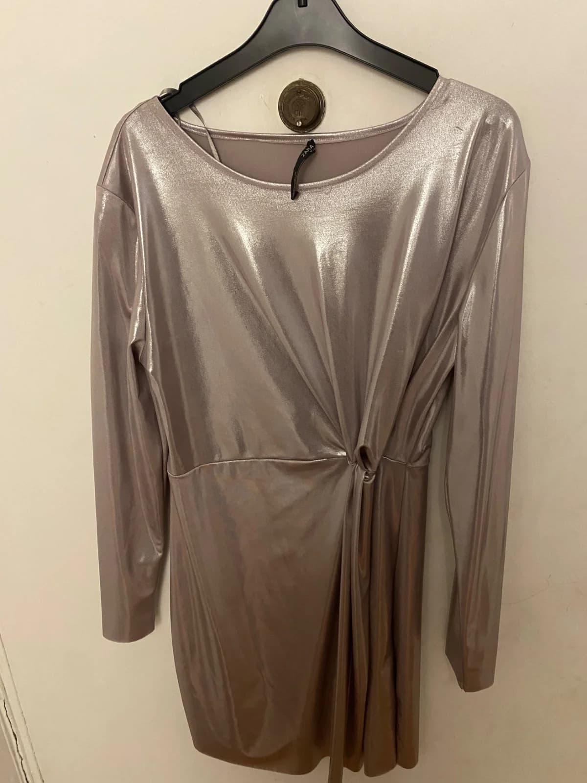 Usado por Florencia Sánchez, Vestido plateado, talla S