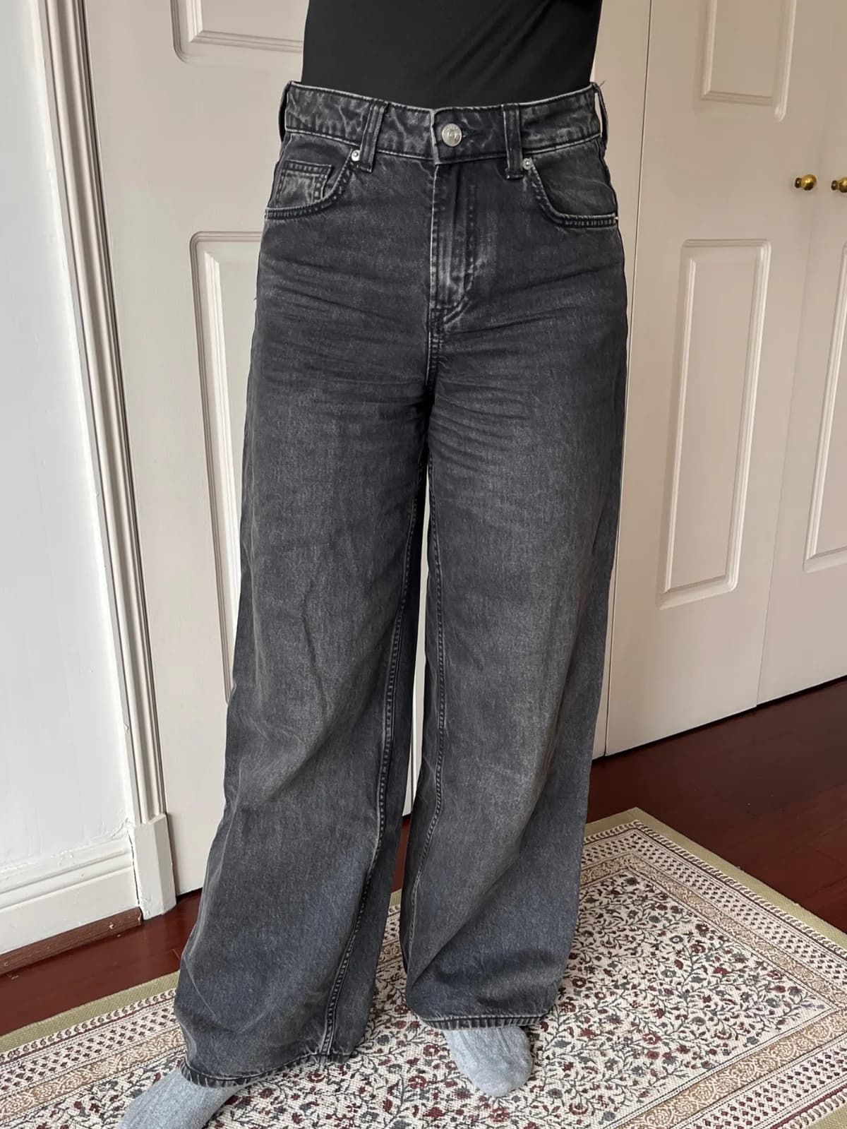 Usado por Isidora Draper, Jeans H&M Divided Mid Rise Wide Leg, talla 34