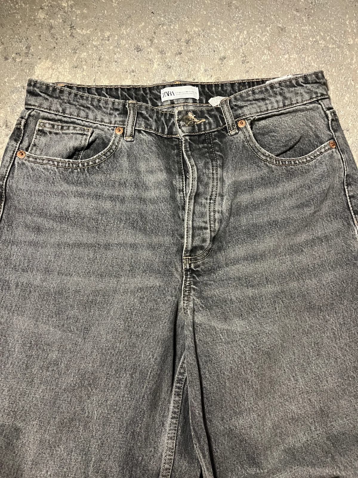 Usado por amanda l, Jeans grises , talla 42