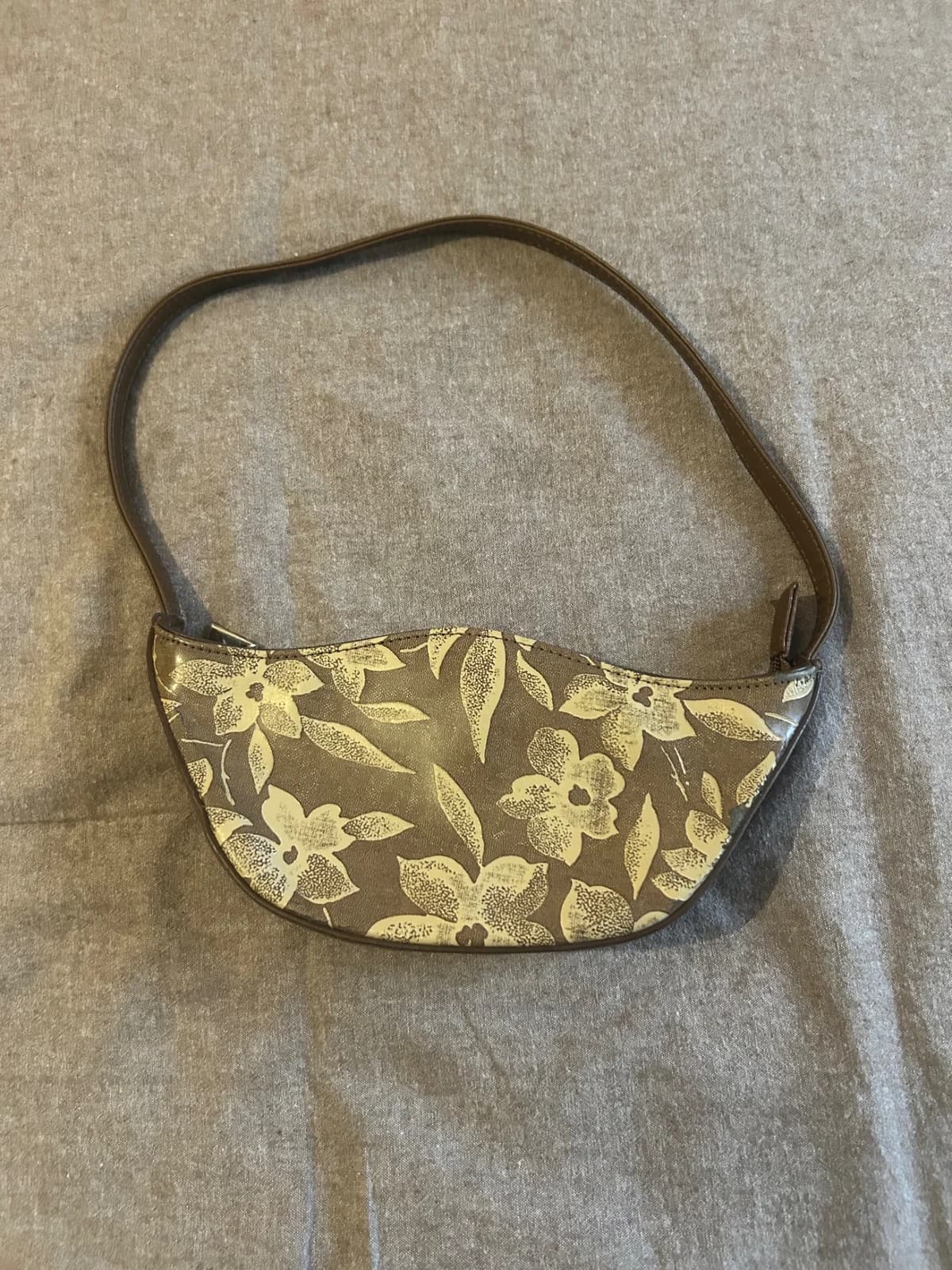 cartera con diseño floral — foto 1