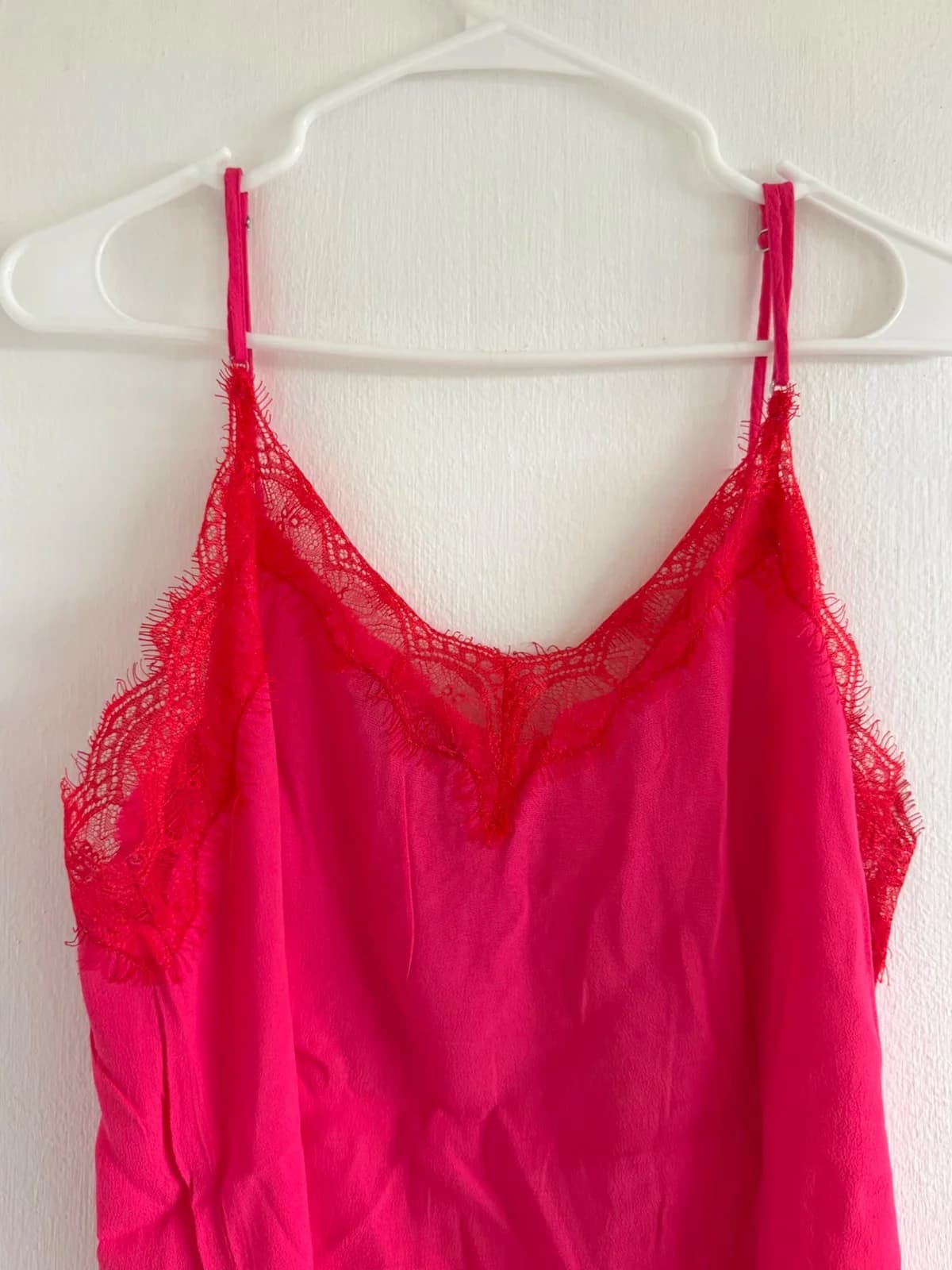 Usado por Isidora Fuenzalida Costa, Polera fucsia , talla XL
