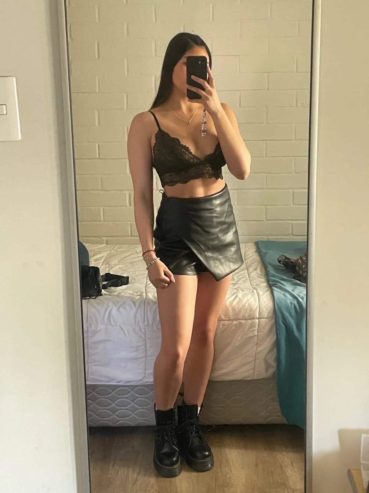 Usado por Alexandra León, Falda ecocuero , talla S