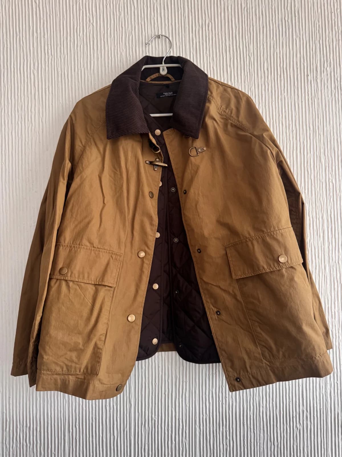 Usado por Montserrat Silva, Chaqueta 2 en 1 Parfois, talla XS/S