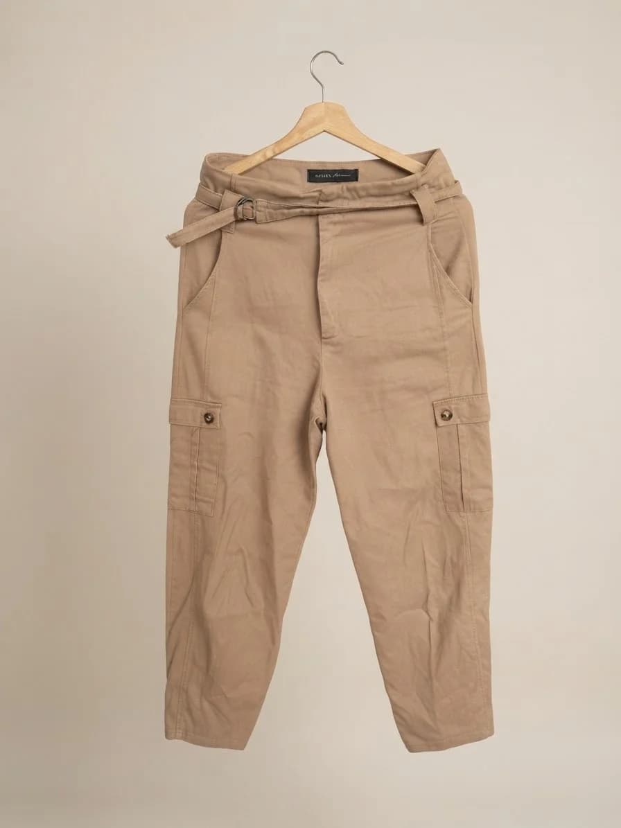 Usado por Geraldine torres pacheco, Pantalón beige/café, talla L