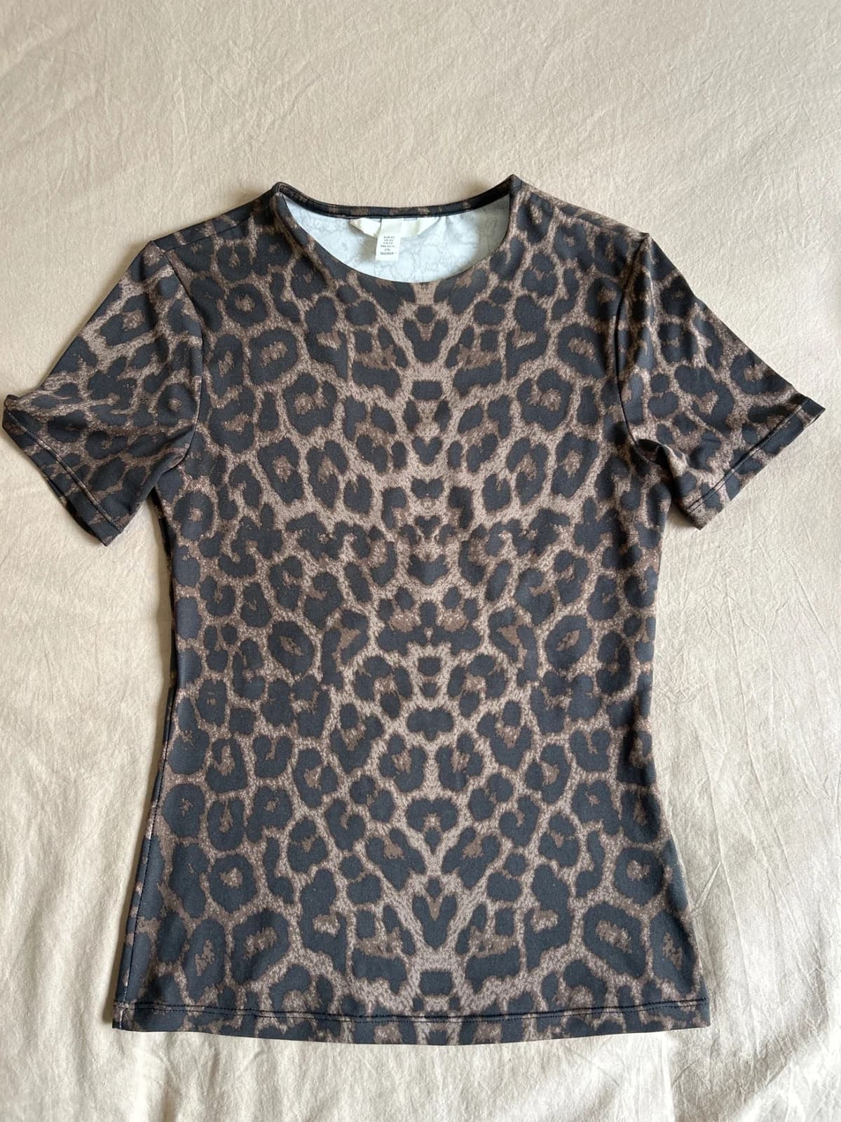 Usado por elisa foster, Polera leopardo , talla Xs