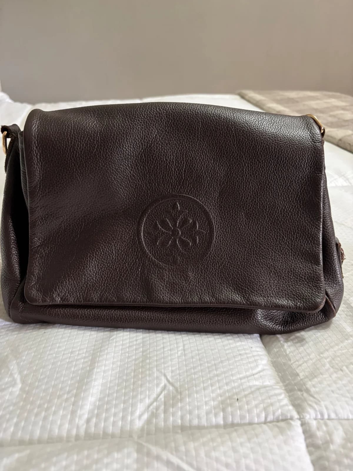 Usado por Tonka de Los Ángeles Balcázar González, Cartera Cuero Café Chocolate , talla Mediana