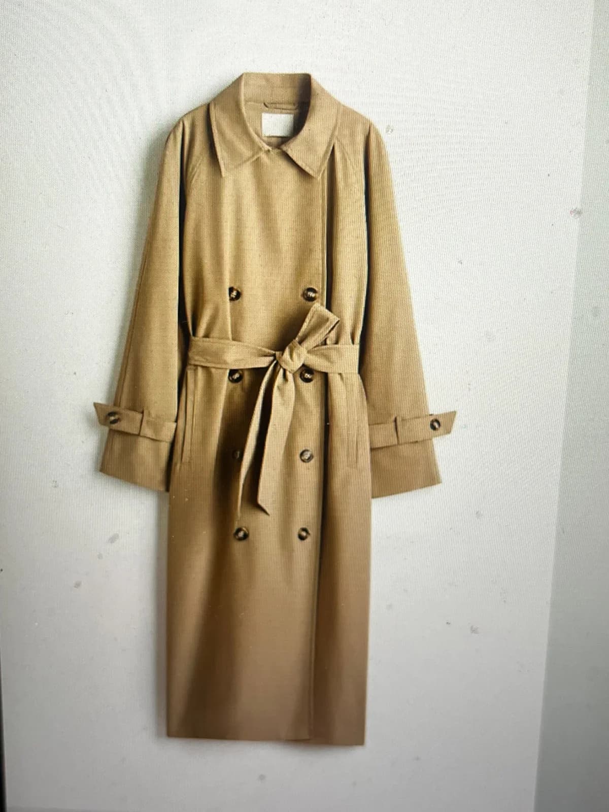 Usado por Mila Infante-Capurro, Trench largo , talla M
