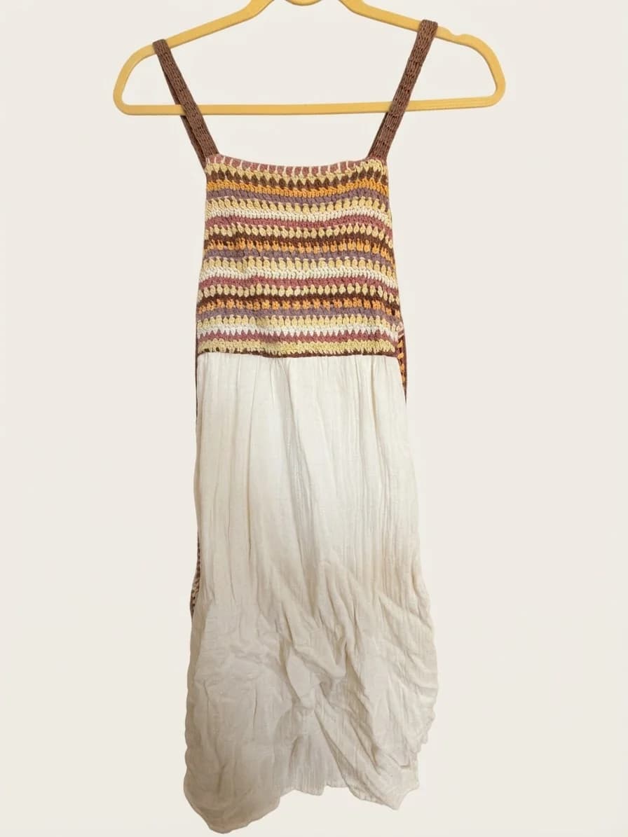 Usado por Isidora Sandoval, Vestido bordado , talla 13/14 xs/s