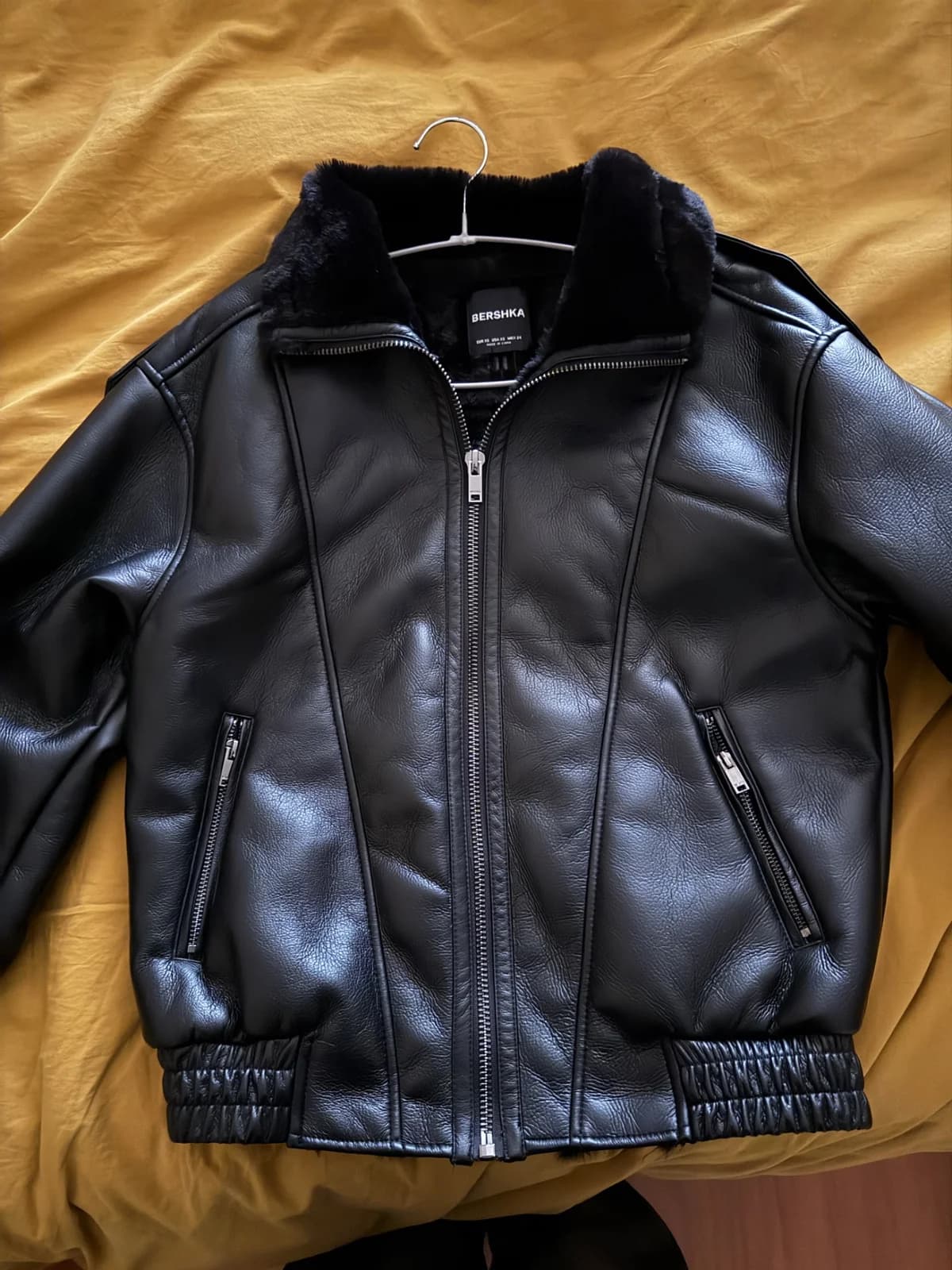 Chaqueta Bershka (es peluda por dentro) — foto 1