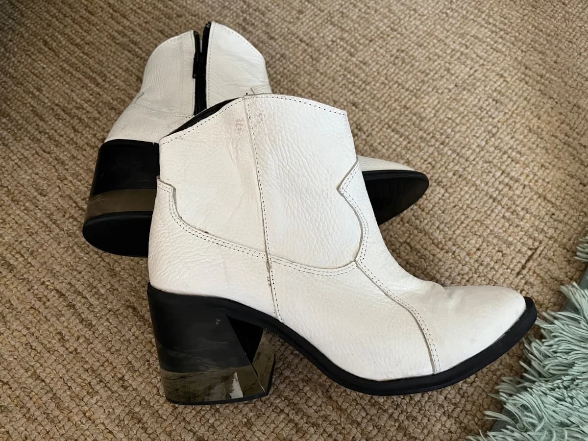 Botines blancos argentinos — foto 1