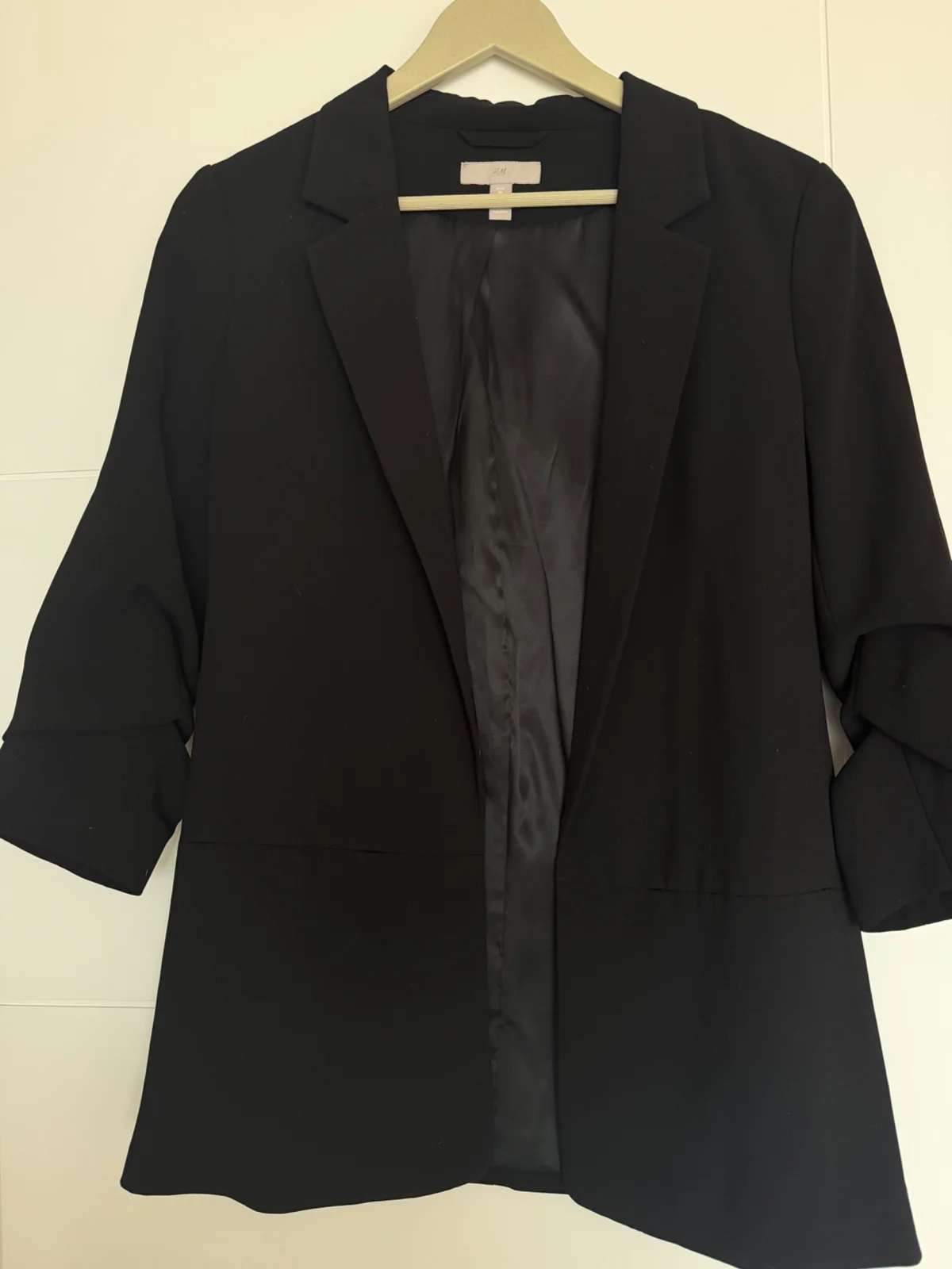 Usado por Javiera Jaque, Blazer negro H&M, talla 38