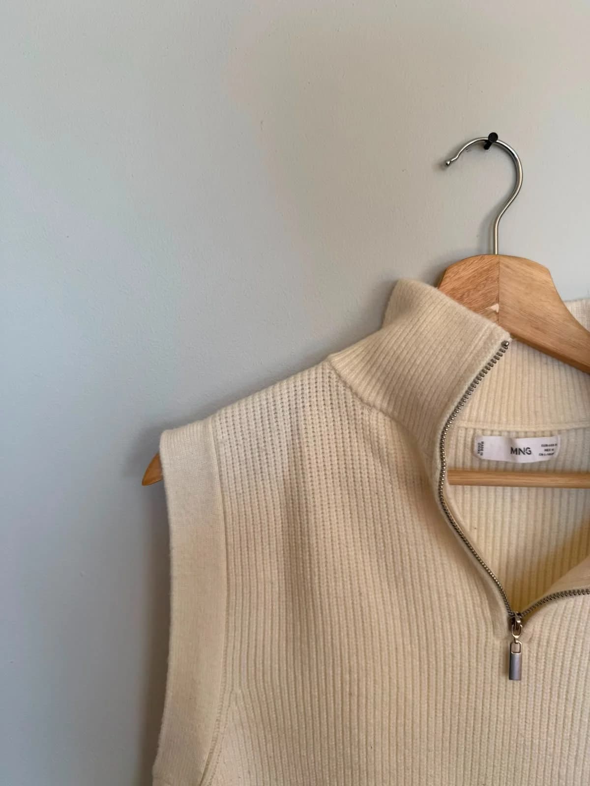 Usado por Paula Aravena, Chaleco sin mangas Mango, talla M